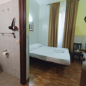 Camera economica con letto king size